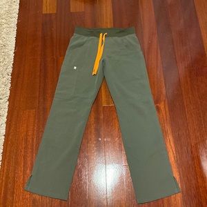 Figs Kade Cargo Scrub Pants in Moss